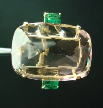 anel de ouro 18k 750 com topazio rosa e duas esmeraldas naturais Imagem 3