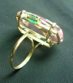 anel de ouro 18k 750 com topazio rosa e duas esmeraldas naturais Imagem 4