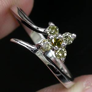 Anel Floral de Ouro Branco 14k Plated 05 Diamantes Naturais 0,22 cts