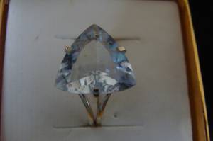 anel de Prata 950 com triangulo de topazio azul natural